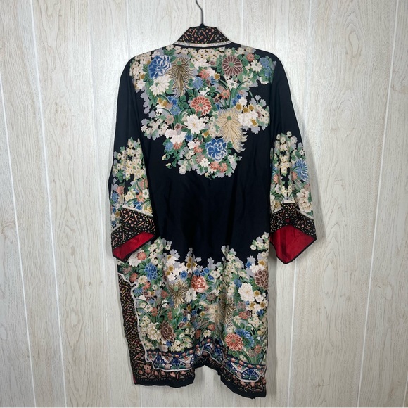 Gumps Black floral with red lining silk kimono - Picture 2 of 7